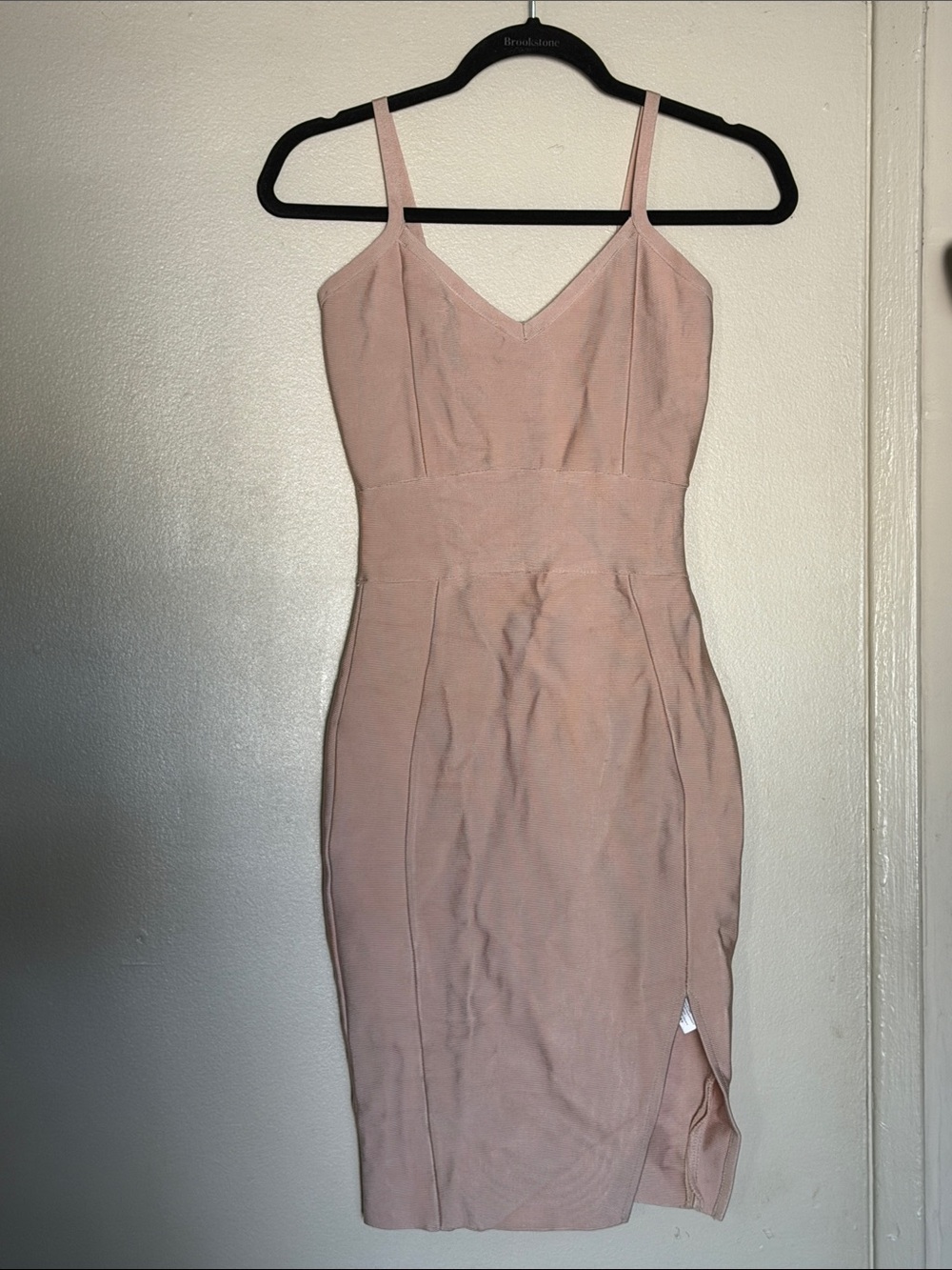 Sleeveless S V-Neck Midi Dress in Blush Pink